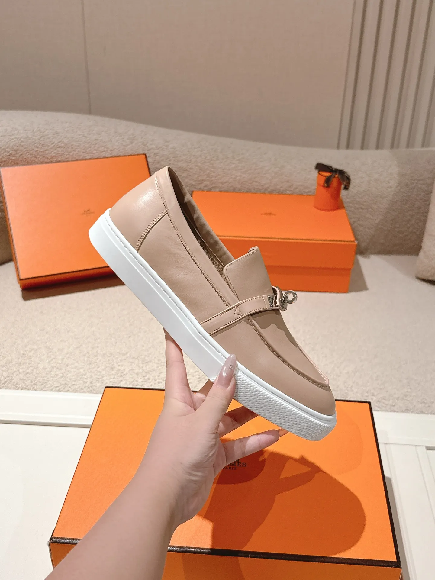 Men's shoes 💰640💰 Hermes# New Kelly buckle thick-soled loafers. Upper: cowhide/suede material. Lining: sheepskin lining. Outsole: exclusive molded outsole. Size: women's size 35-40, men's size 39-45 (female 41/male 46 customized, non-refundable)